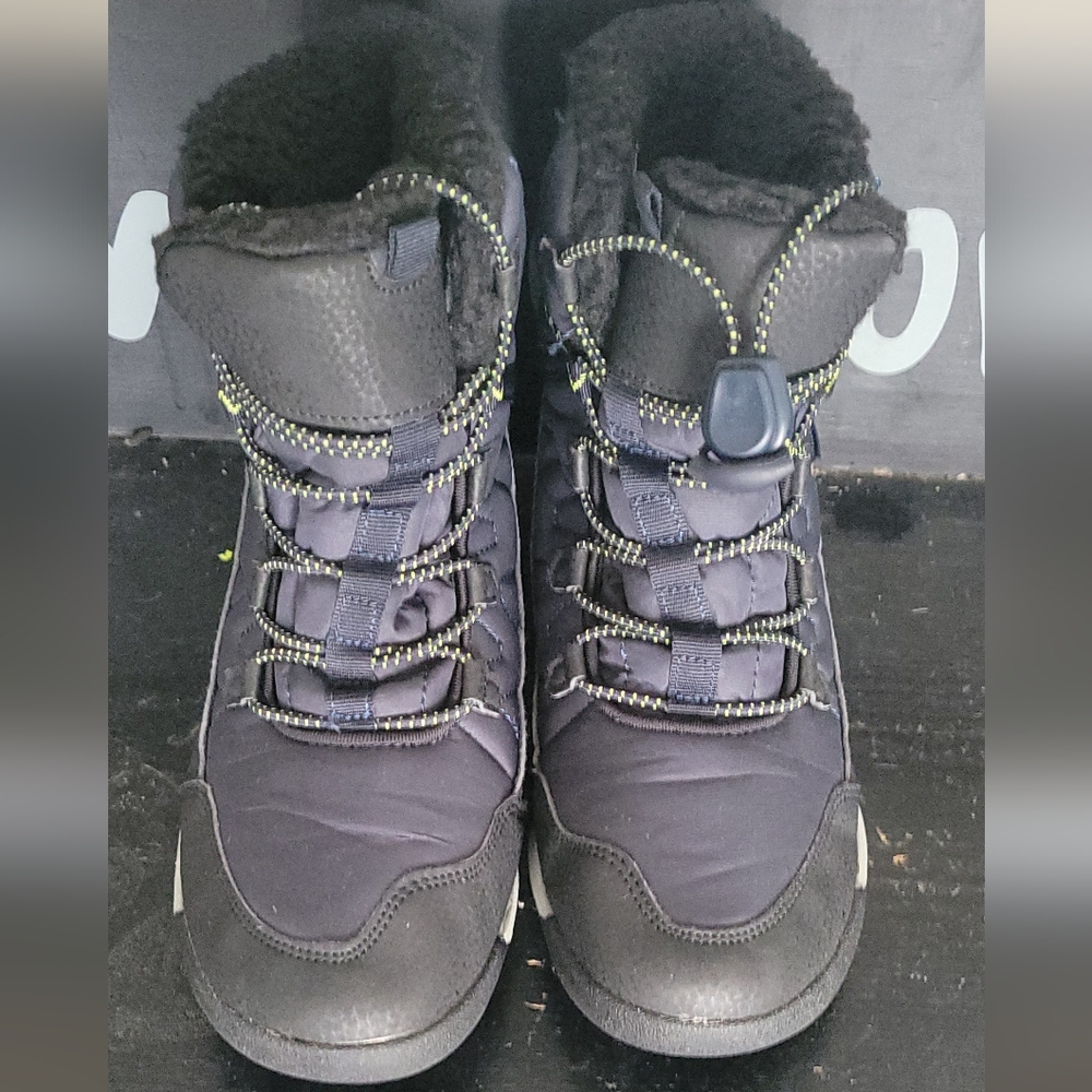 Merrell big boys size 4 boots